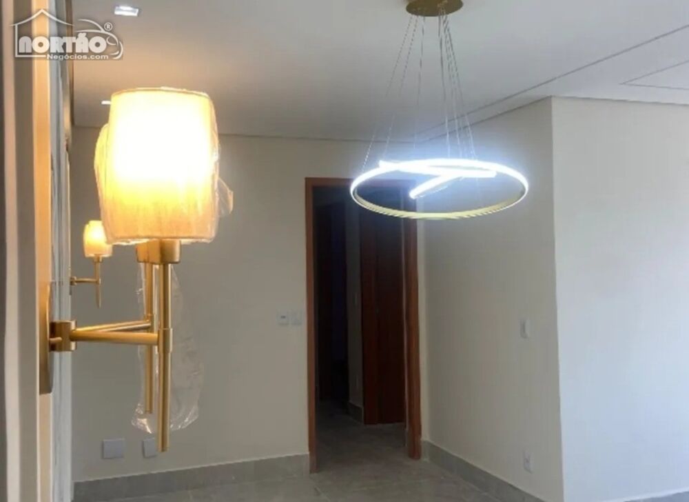Casa à venda com 3 quartos, 120m² - Foto 1