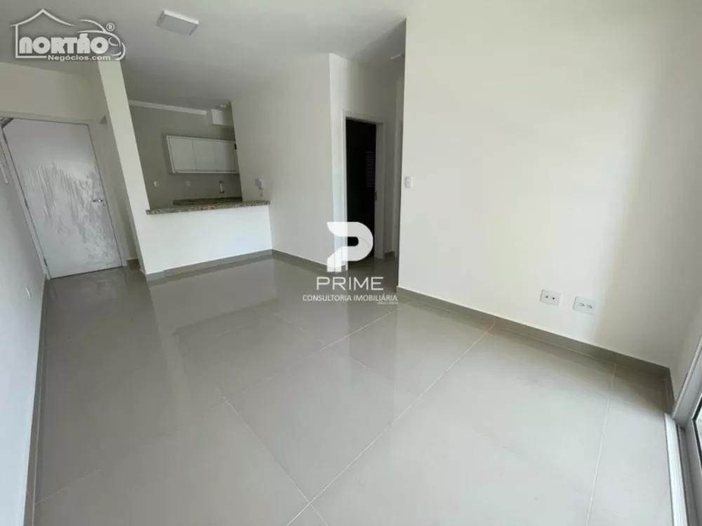 Casa à venda com 3 quartos, 67m² - Foto 1