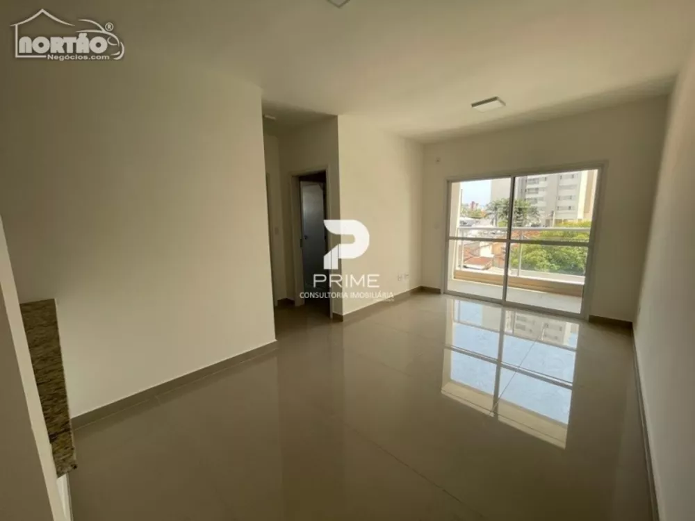 Casa à venda com 3 quartos, 67m² - Foto 2