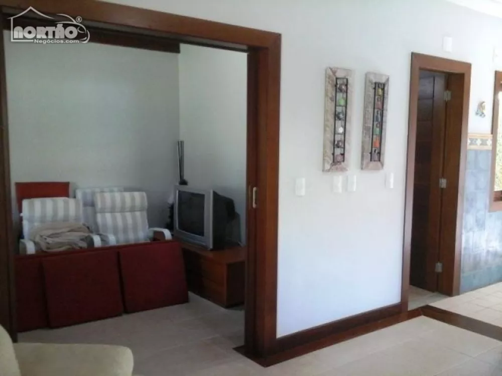 Casa à venda com 7 quartos, 197m² - Foto 6