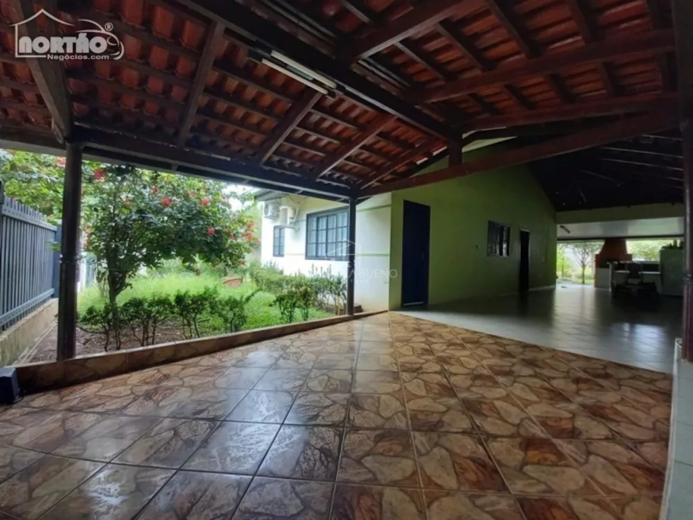 Casa à venda com 4 quartos, 200m² - Foto 4