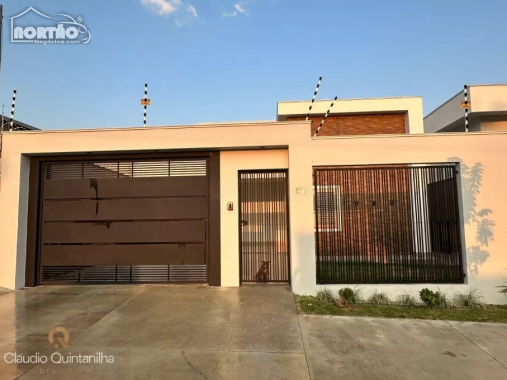 Casa à venda com 3 quartos, 184m² - Foto 1