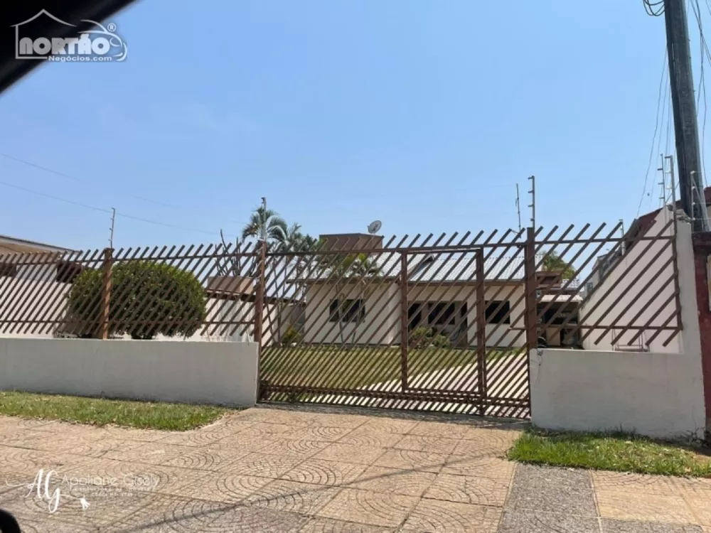 Casa à venda com 2 quartos, 199m² - Foto 1