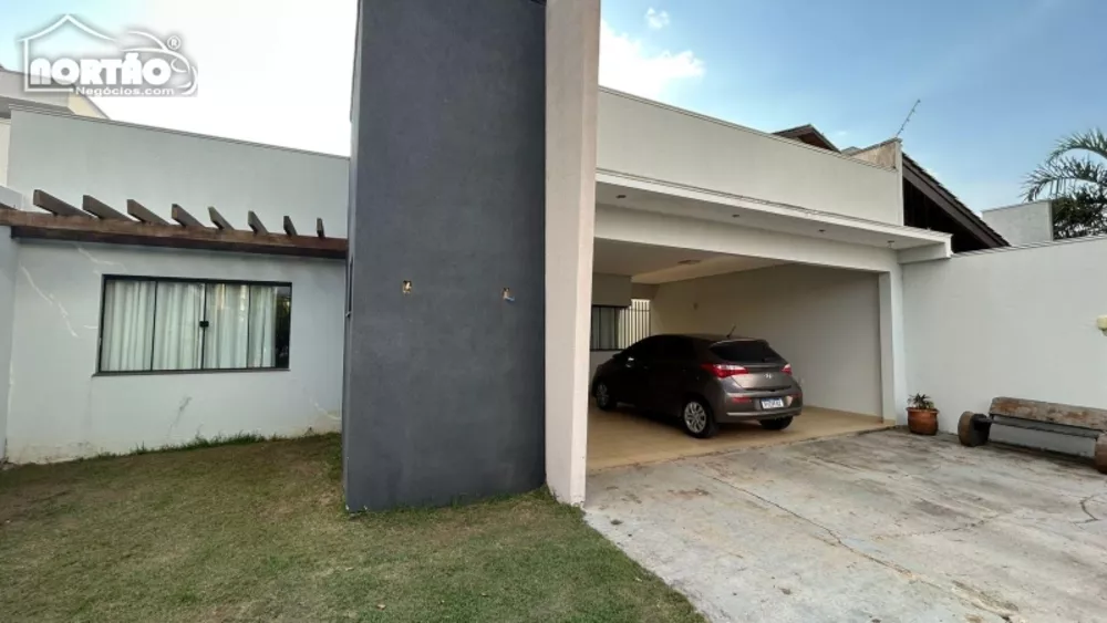 Casa à venda com 3 quartos, 205m² - Foto 2