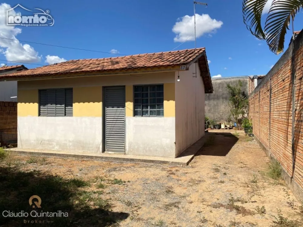 Casa à venda com 4 quartos, 50m² - Foto 2