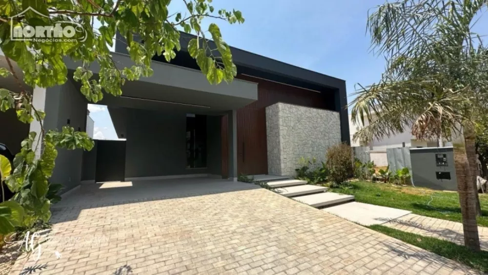 Casa à venda com 2 quartos, 221m² - Foto 2