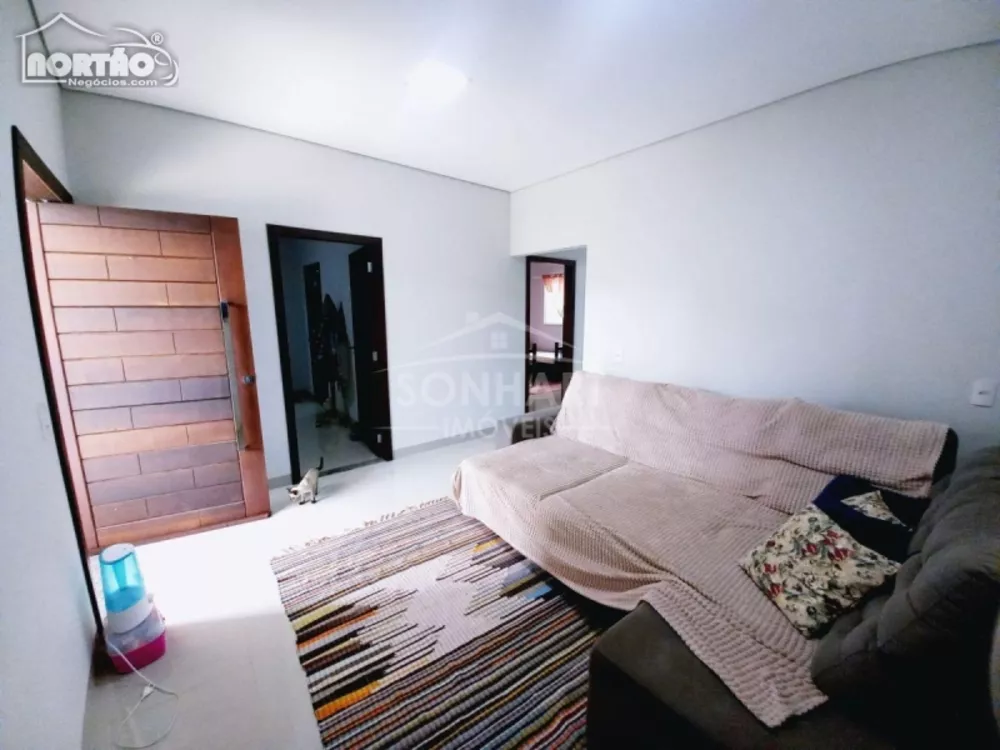 Casa à venda com 3 quartos, 195m² - Foto 2