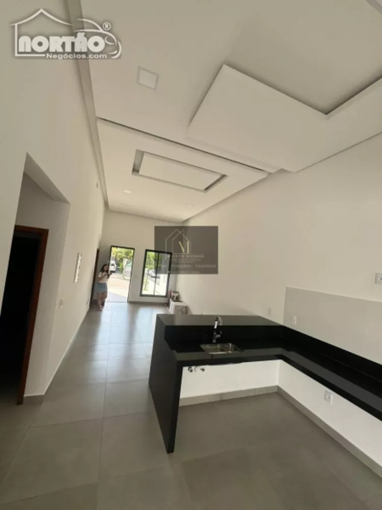 Casa à venda com 3 quartos, 110m² - Foto 4