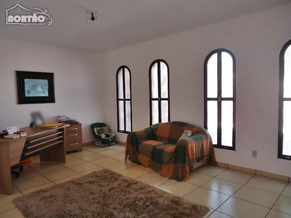 Casa à venda com 3 quartos, 332m² - Foto 3