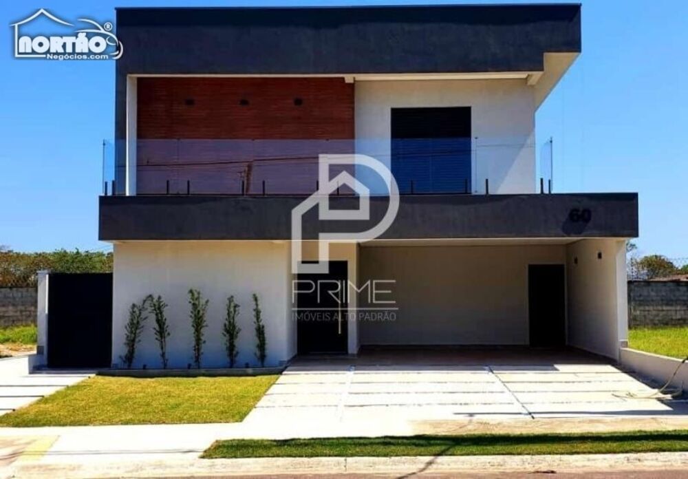 Casa à venda com 6 quartos, 207m² - Foto 1