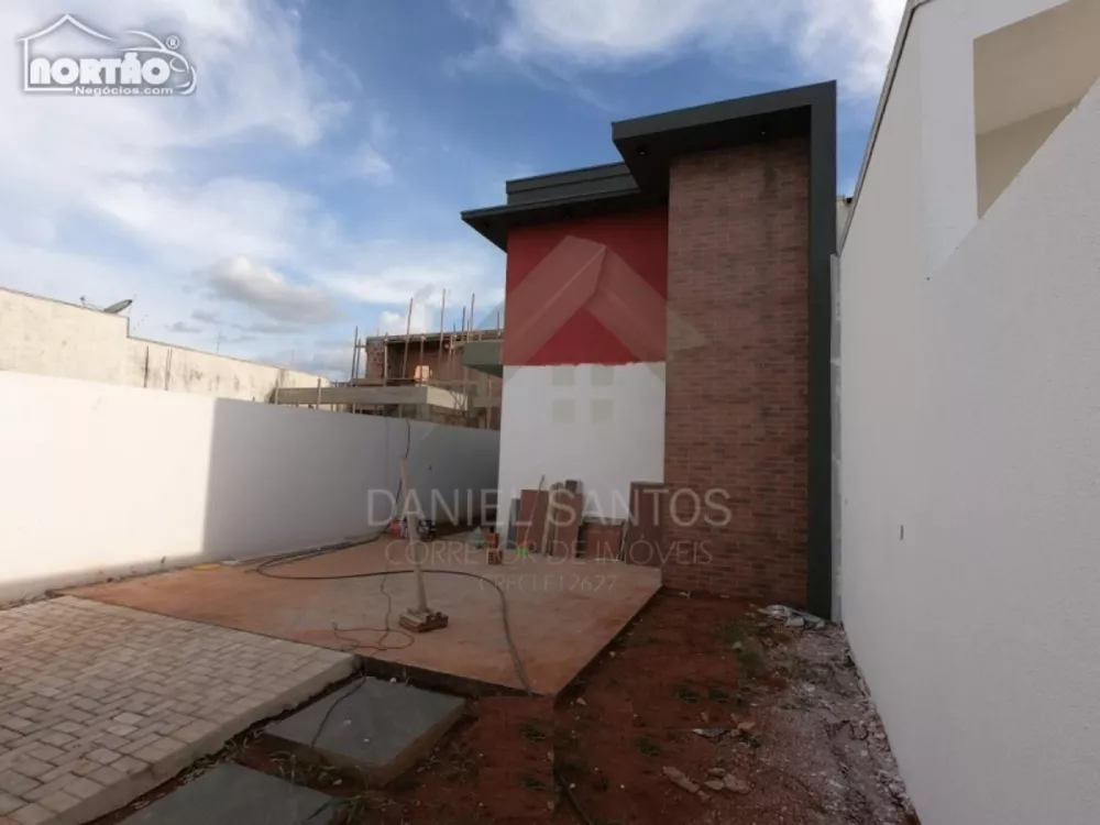 Casa à venda com 3 quartos, 168m² - Foto 2