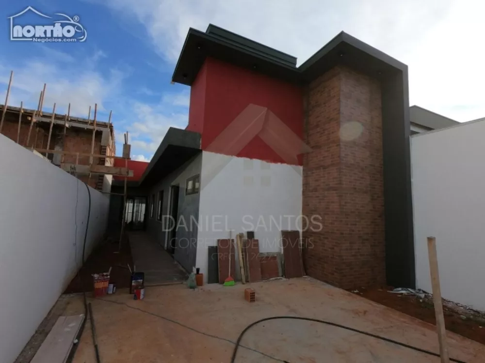 Casa à venda com 3 quartos, 168m² - Foto 1