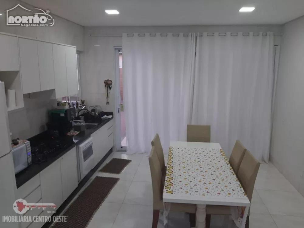 Casa à venda com 4 quartos, 360m² - Foto 3