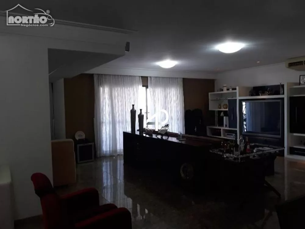 Casa à venda com 2 quartos, 239m² - Foto 4