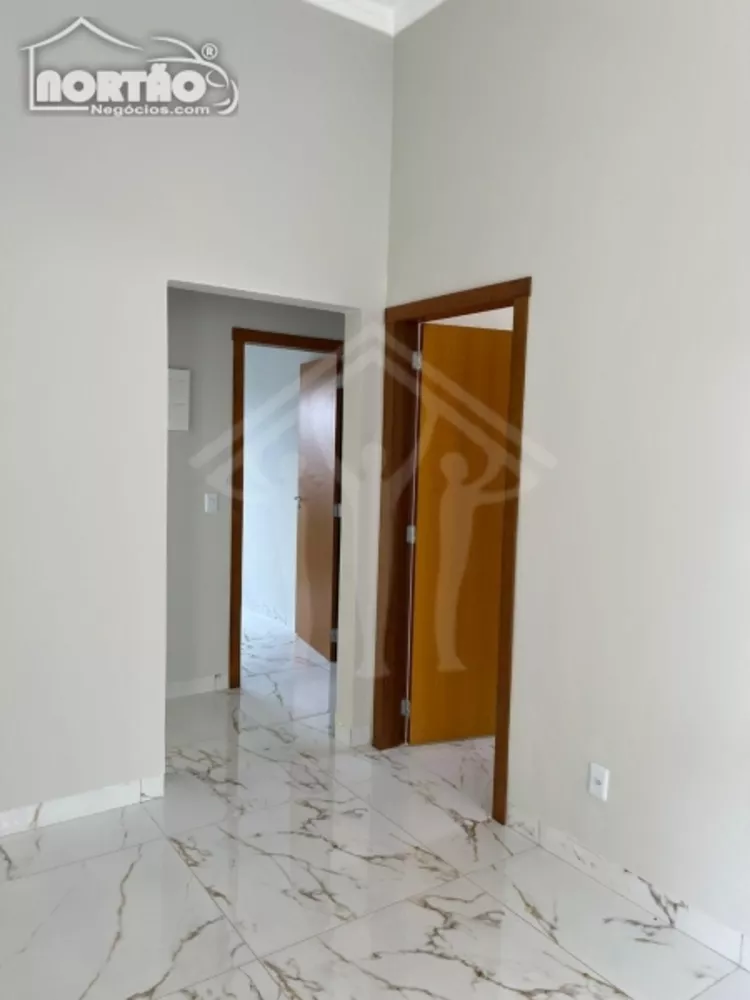 Casa à venda com 2 quartos, 109m² - Foto 2