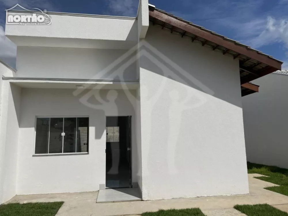 Casa à venda com 2 quartos, 64m² - Foto 1