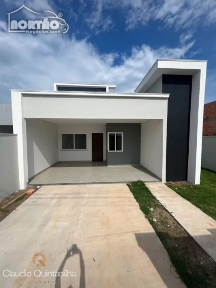 Casa à venda com 3 quartos, 128m² - Foto 1