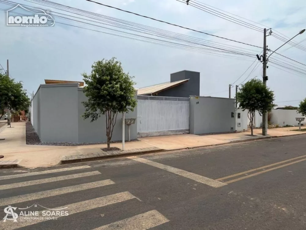 Casa à venda com 4 quartos, 92m² - Foto 1