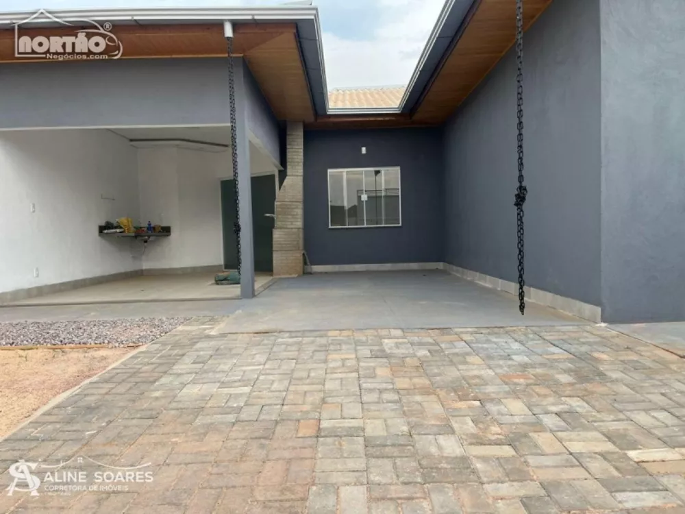 Casa à venda com 4 quartos, 92m² - Foto 2