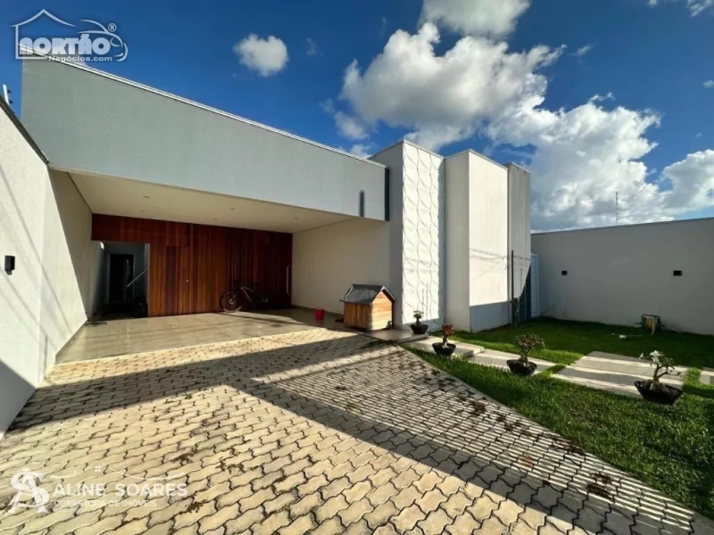 Casa à venda com 4 quartos, 168m² - Foto 1