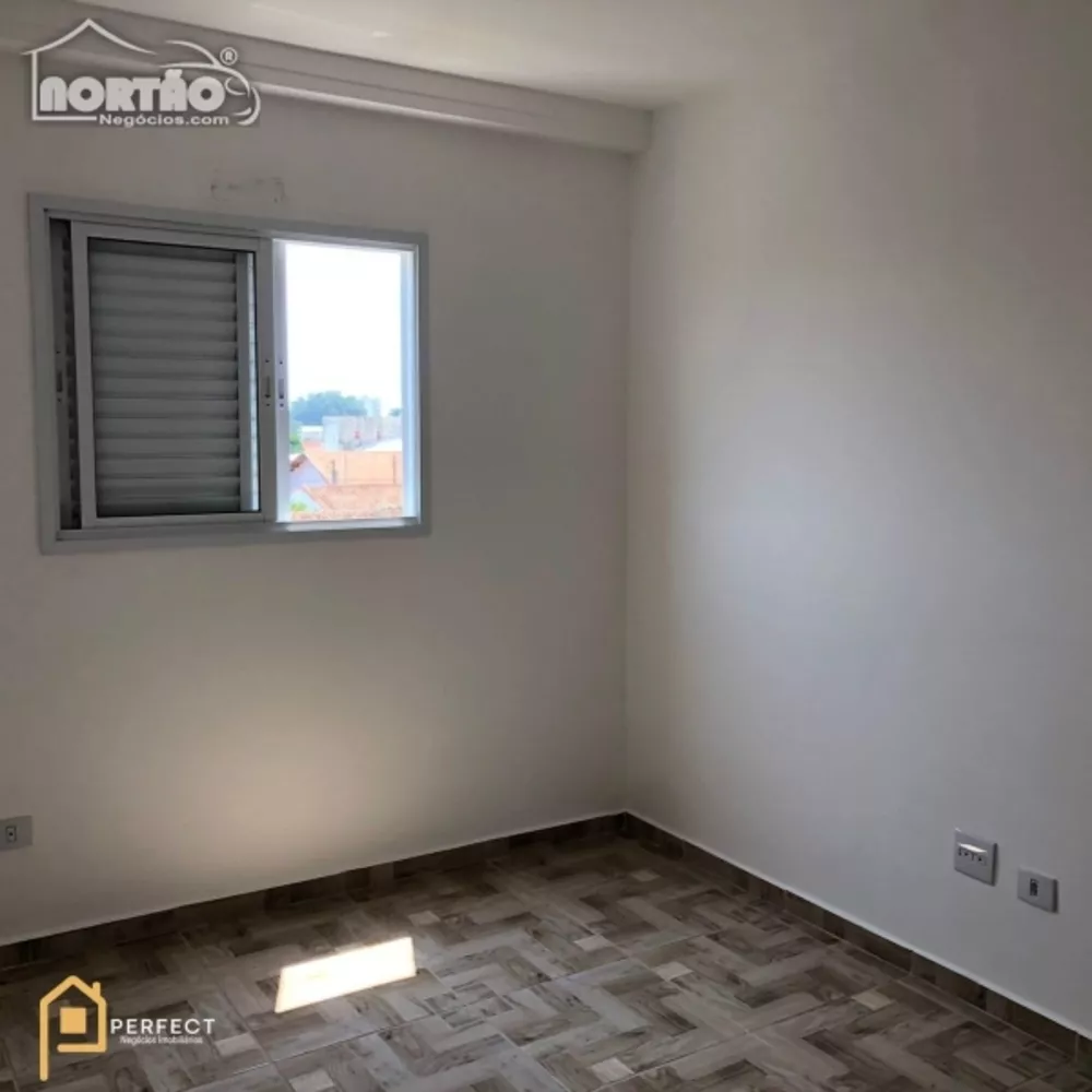 Casa à venda com 2 quartos, 76m² - Foto 4