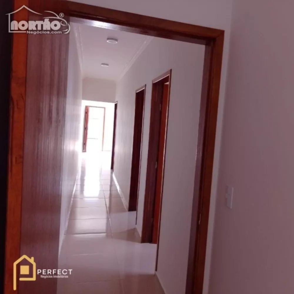 Casa à venda com 4 quartos, 74m² - Foto 3