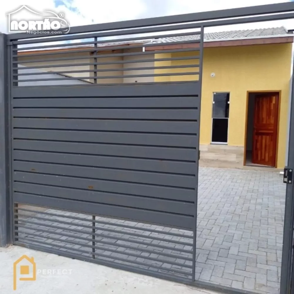 Casa à venda com 4 quartos, 74m² - Foto 1