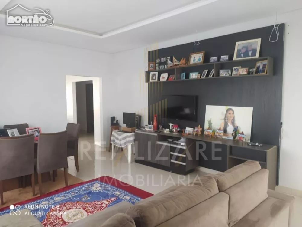 Casa à venda com 3 quartos, 190m² - Foto 3