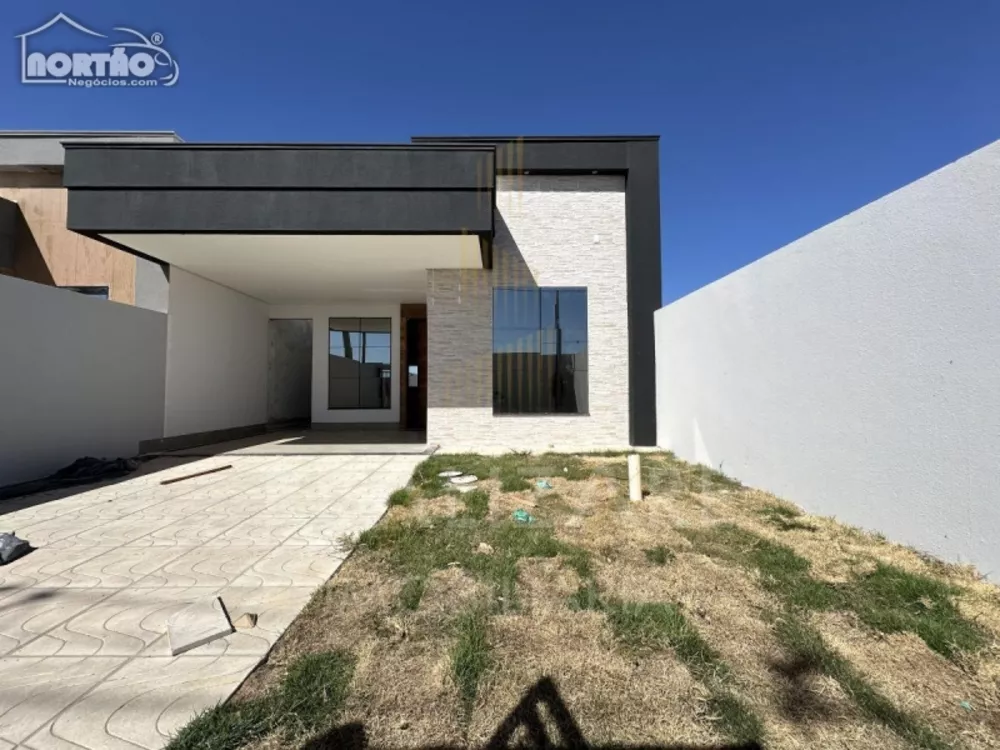 Casa à venda com 3 quartos, 88m² - Foto 1