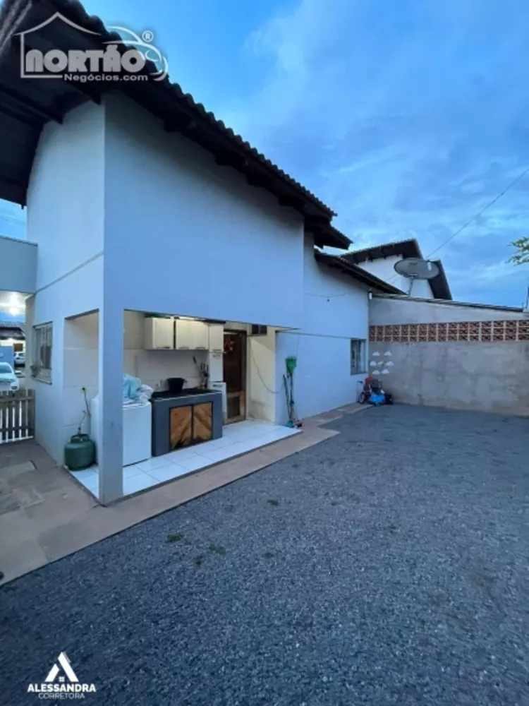 Casa à venda com 3 quartos, 72m² - Foto 2