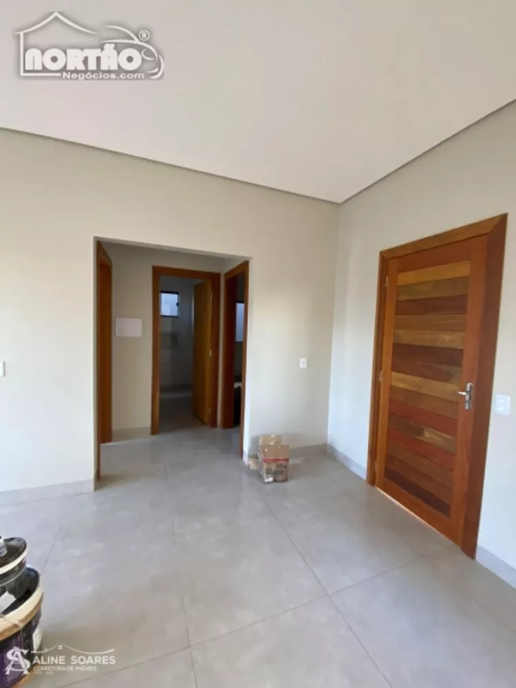 Casa à venda com 3 quartos, 70m² - Foto 4