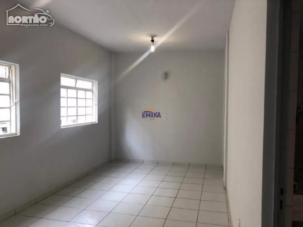 Casa à venda com 3 quartos, 80m² - Foto 1