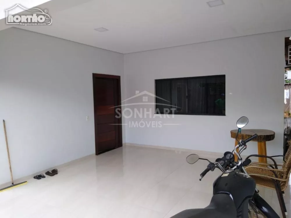 Casa à venda com 4 quartos, 150m² - Foto 1