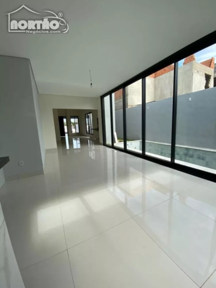 Casa à venda com 3 quartos, 161m² - Foto 4