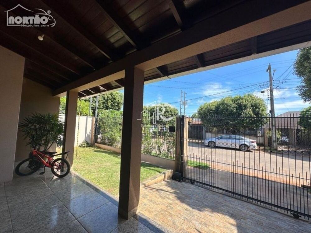 Casa à venda com 2 quartos, 250m² - Foto 1