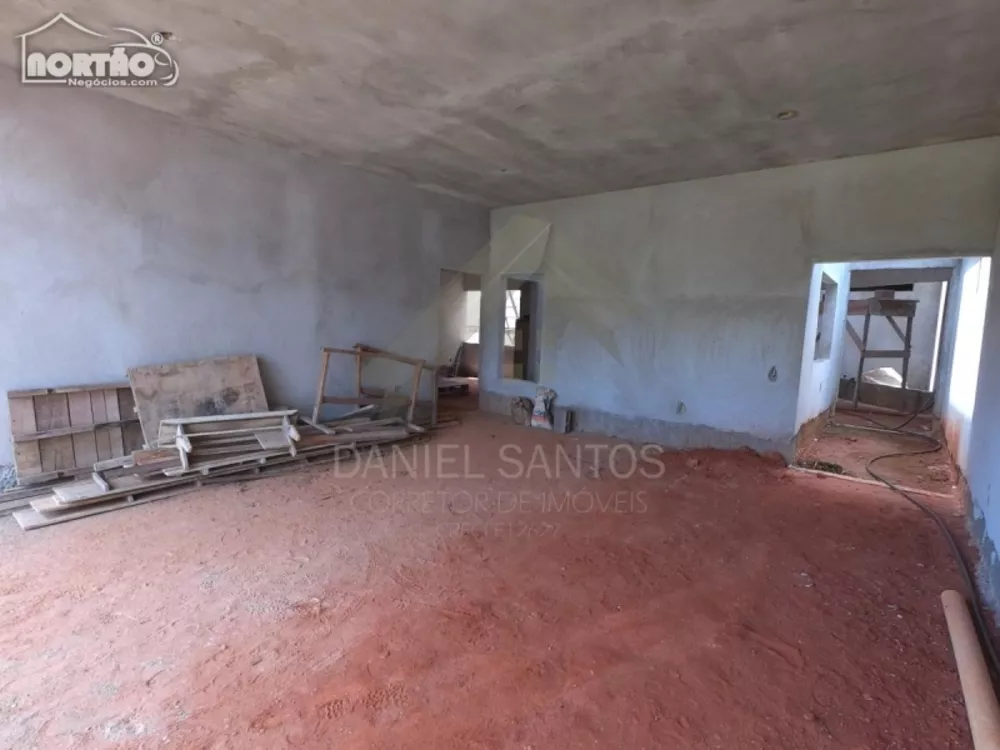 Casa à venda com 3 quartos, 210m² - Foto 4