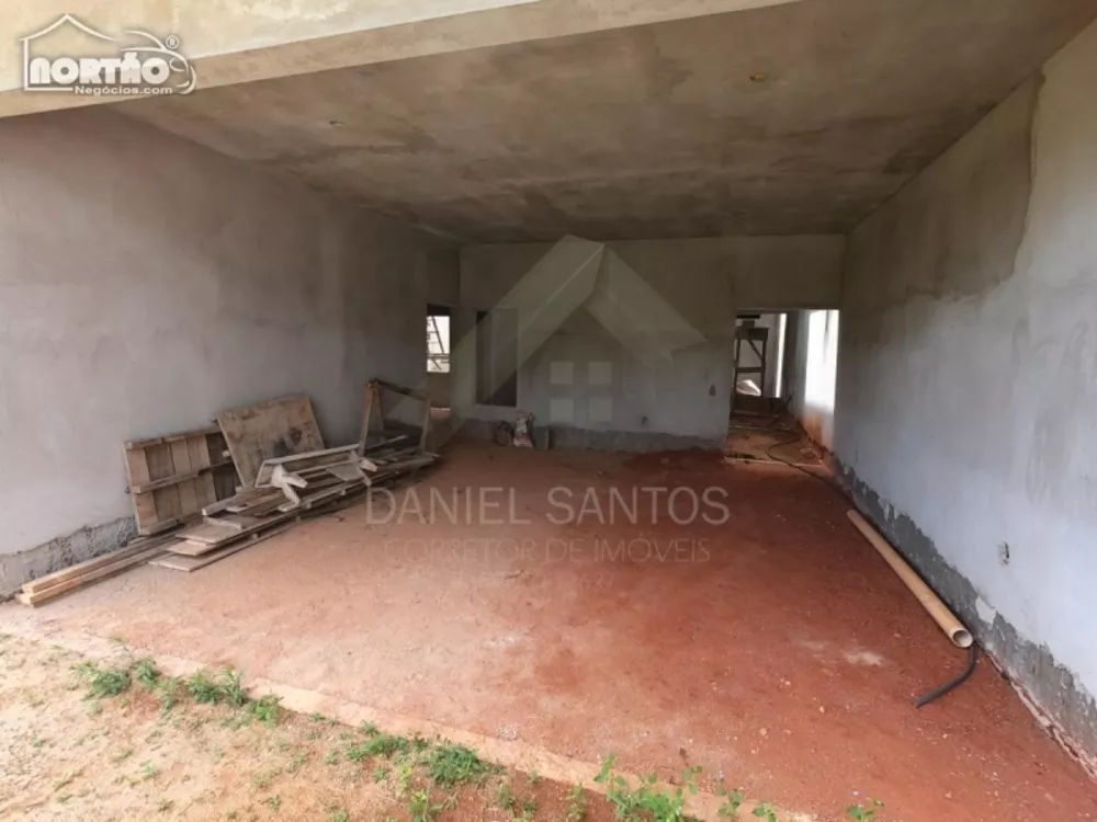 Casa à venda com 3 quartos, 210m² - Foto 3