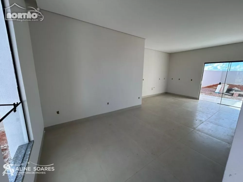 Casa à venda com 3 quartos, 77m² - Foto 3