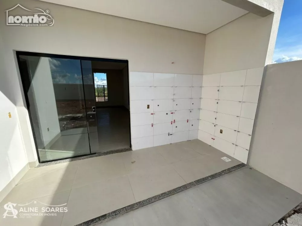 Casa à venda com 3 quartos, 77m² - Foto 4