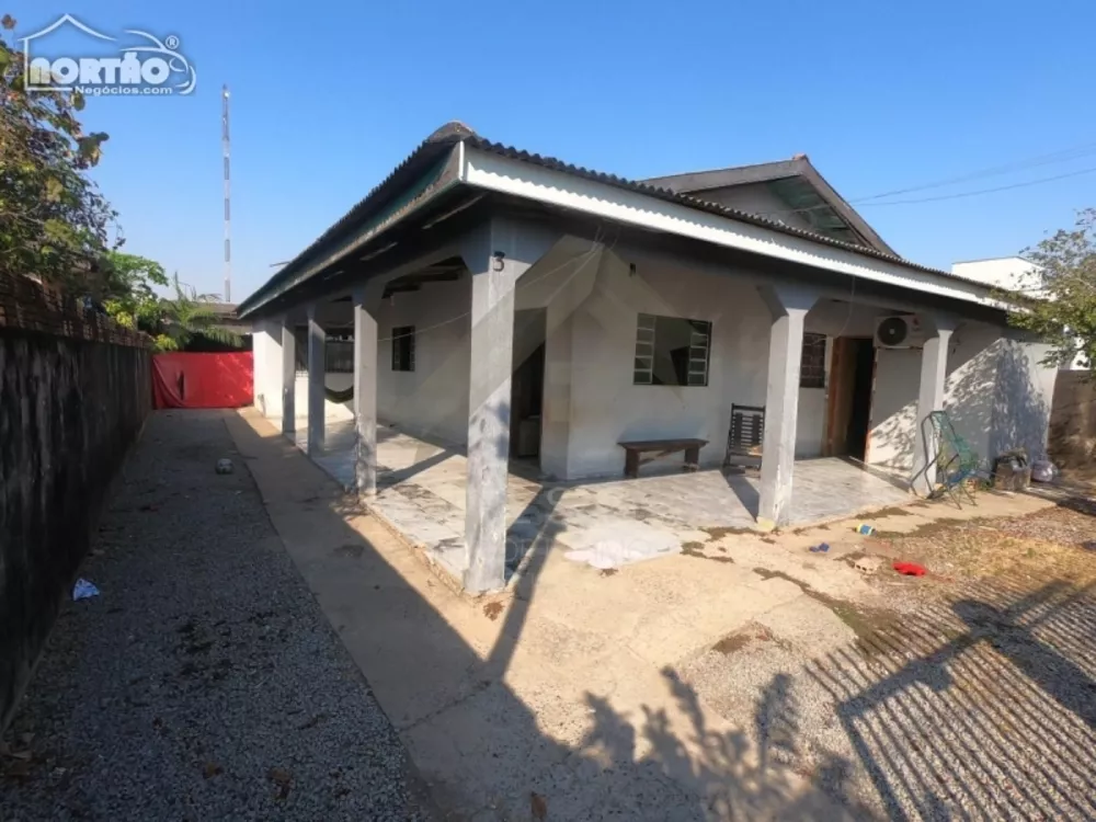 Casa à venda com 4 quartos, 110m² - Foto 1