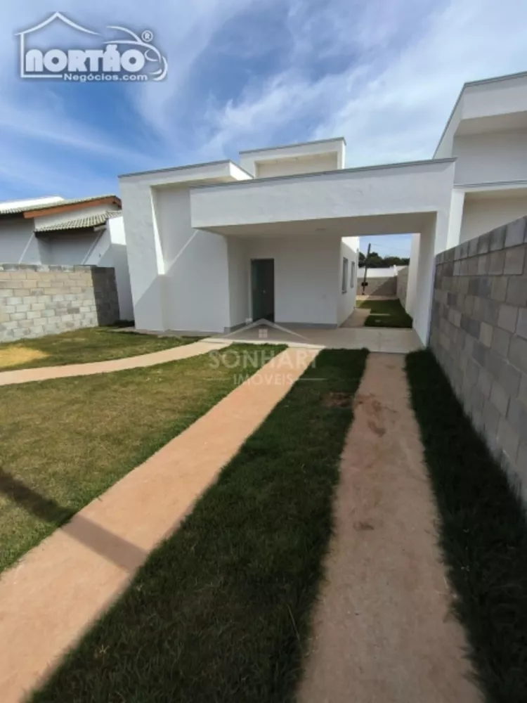 Casa à venda com 2 quartos, 70m² - Foto 1