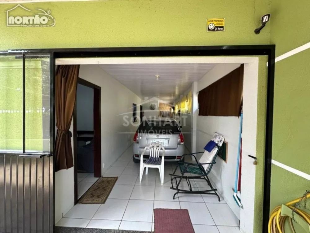 Casa à venda com 4 quartos, 122m² - Foto 2