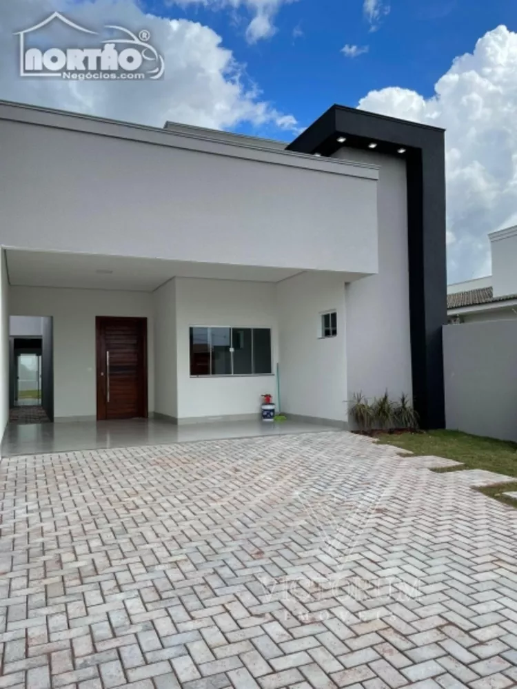 Casa à venda com 3 quartos, 229m² - Foto 1