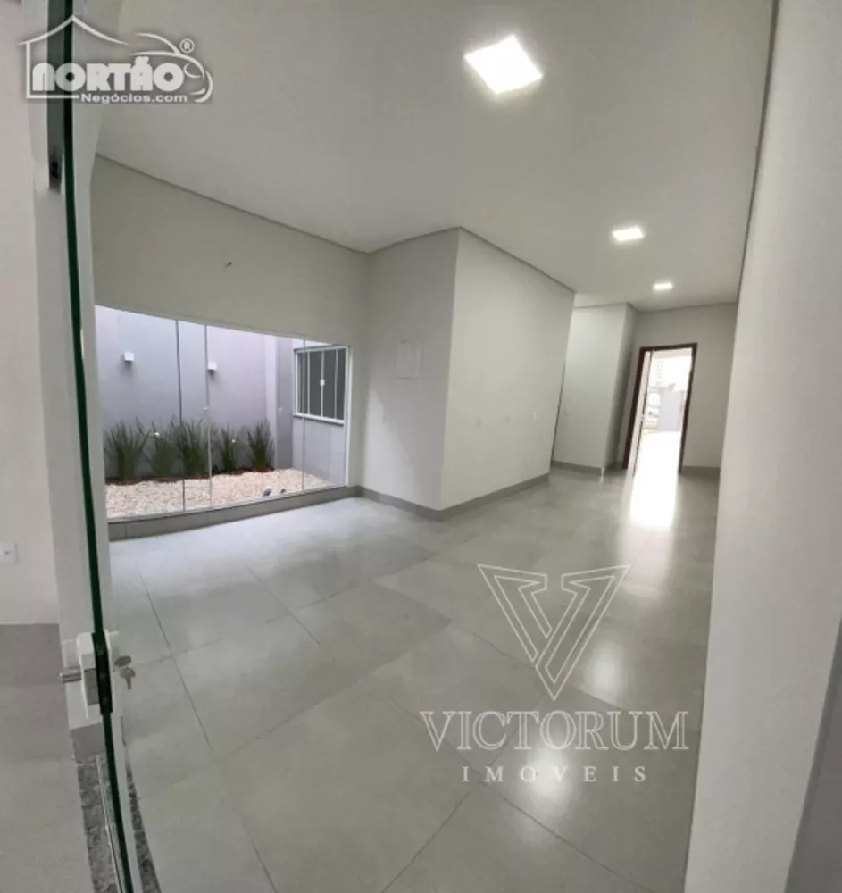 Casa à venda com 3 quartos, 229m² - Foto 2