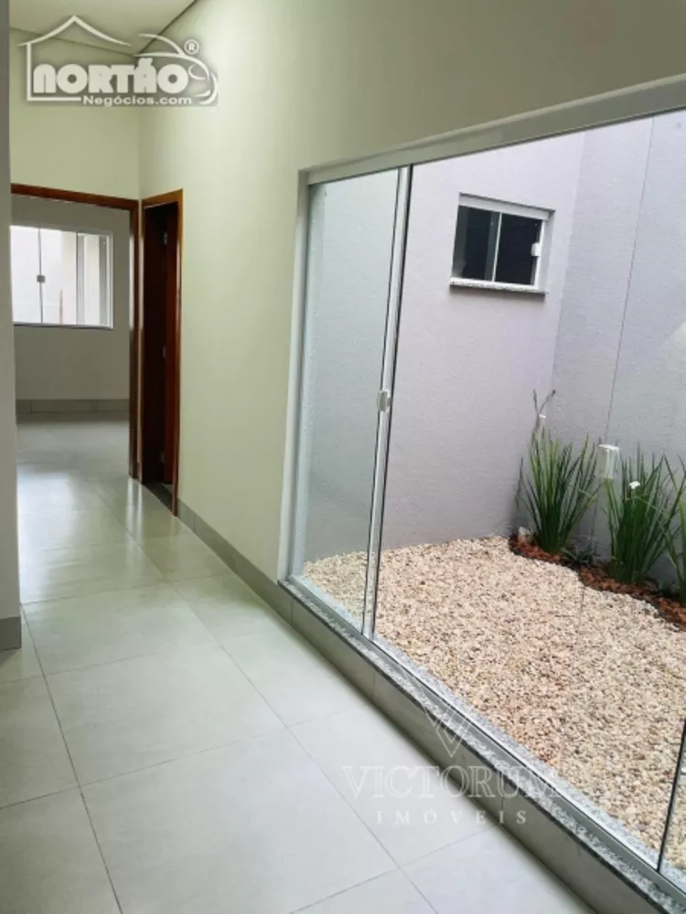 Casa à venda com 3 quartos, 229m² - Foto 3