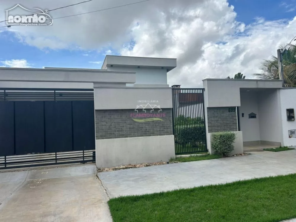 Casa à venda com 3 quartos, 210m² - Foto 2