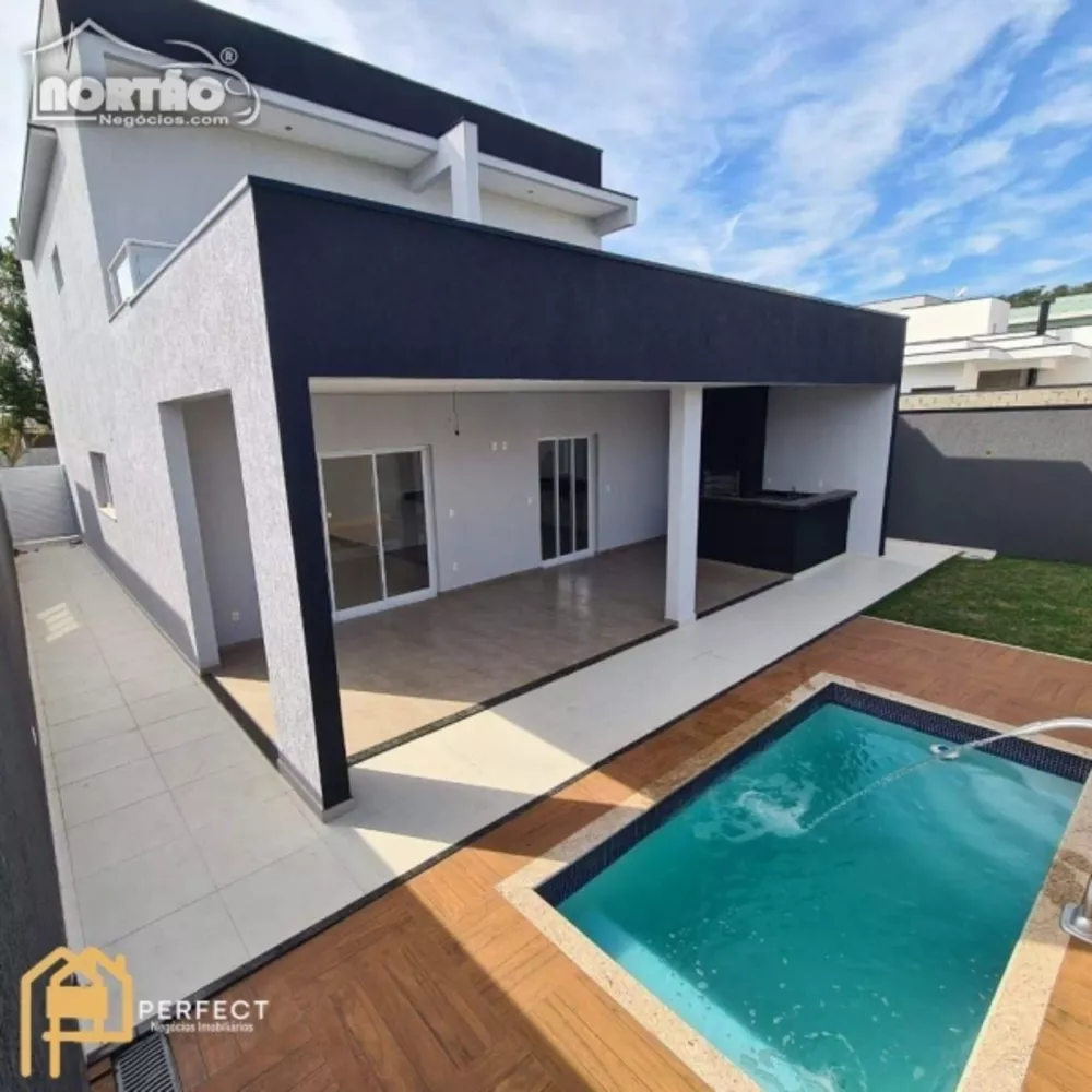 Casa à venda com 4 quartos, 206m² - Foto 1