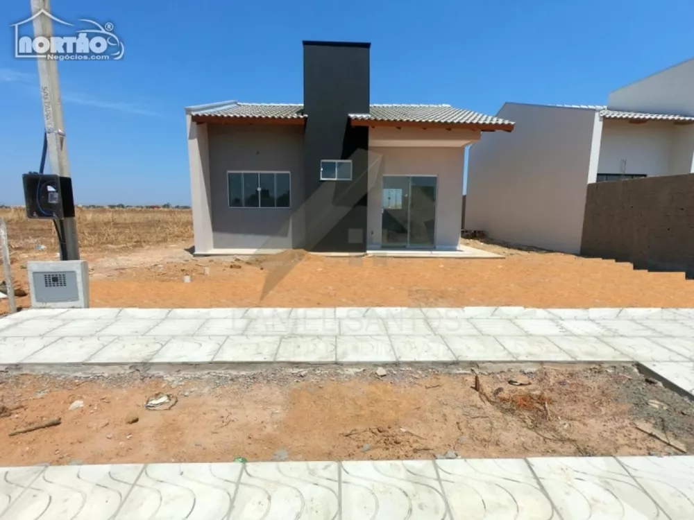 Casa à venda com 3 quartos, 60m² - Foto 2