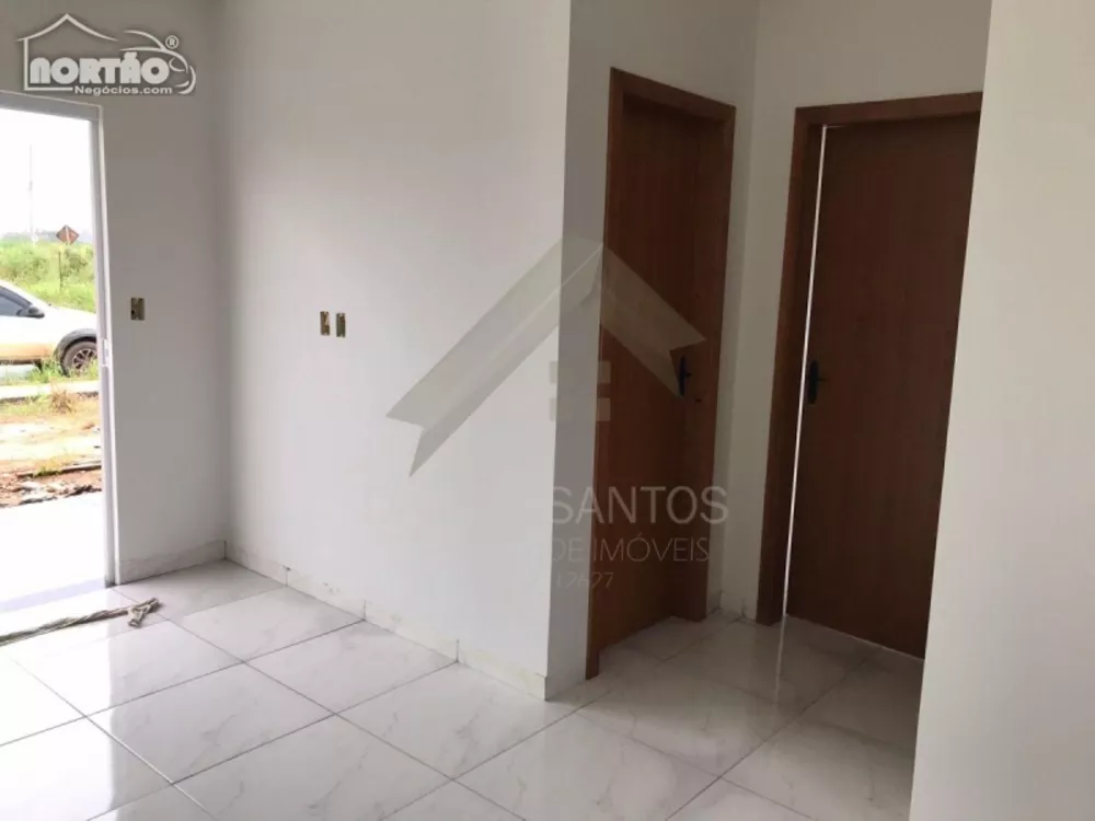 Casa à venda com 3 quartos, 60m² - Foto 8