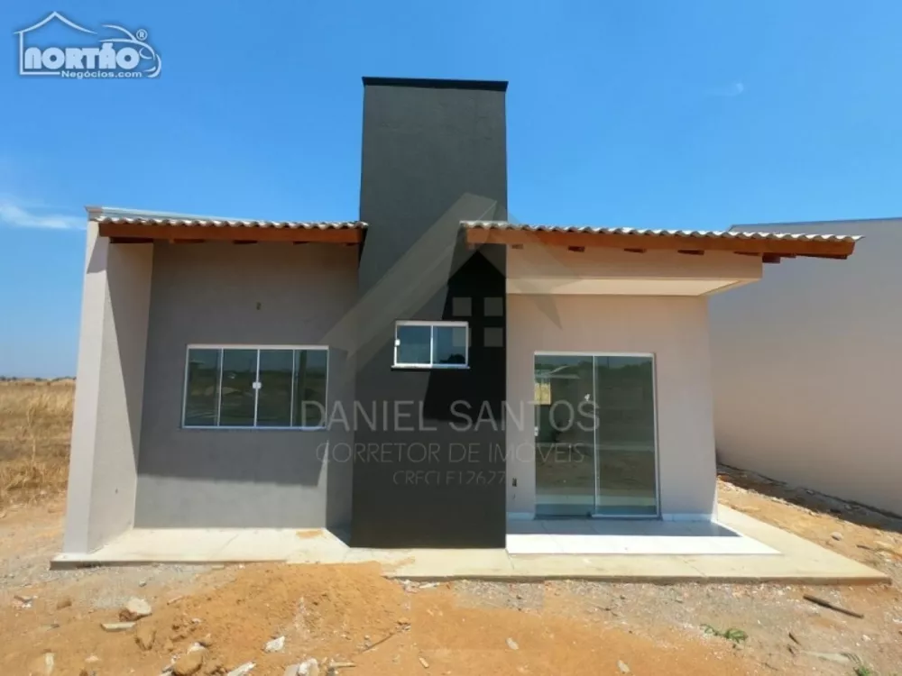 Casa à venda com 3 quartos, 60m² - Foto 1